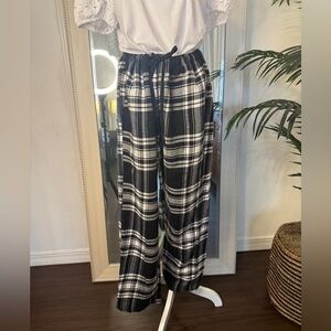 GAP Black and White Striped Fabric Lounge Pants